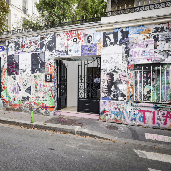Ouverture au public de la maison de Serge Gainsbourg, rue de Verneuil à Paris, le 16 septembre 2023. © Jack Tribeca/Bestimage