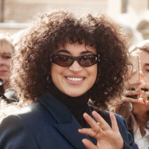 Camélia Jordana - Arrivées au défilé Givenchy prêt à porter femme Printemps/Été 2024 lors de la Fashion Week de Paris (PFW), à l'Ecole Militaire, Place de Fontenoy, à Paris, France, le 28 septembre 2023. © Christophe Clovis/Bestimage 