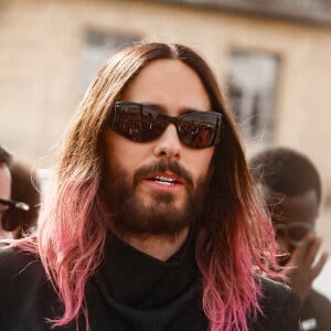 Jared Leto, toujours aussi excentrique avait quant à lui teint ses cheveux en rose.
Jared Leto - Arrivées au défilé Givenchy prêt à porter femme Printemps/Été 2024 lors de la Fashion Week de Paris (PFW), à l'Ecole Militaire, Place de Fontenoy, à Paris, France, le 28 septembre 2023. © Christophe Clovis/Bestimage 