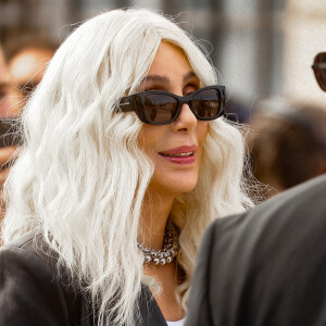 Cher - Arrivées au défilé Givenchy prêt à porter femme Printemps/Été 2024 lors de la Fashion Week de Paris (PFW), à l'Ecole Militaire, Place de Fontenoy, à Paris, France, le 28 septembre 2023. © Christophe Clovis/Bestimage 