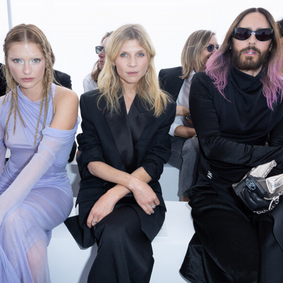 Camille Razat, Clémence Poésy et Jared Leto - Front row du défilé Givenchy prêt à porter femme Printemps/Été 2024 lors de la Fashion Week de Paris (PFW), à l'Ecole Militaire, Place de Fontenoy, à Paris, France, le 28 septembre 2023. © Olivier Borde/Bestimage 