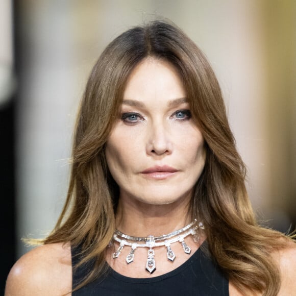 Carla Bruni - Défilé Messika Haute Joaillerie 2023 au Pavillon Cambon à Paris le 28 septembre 2023. Agence / Bestimage