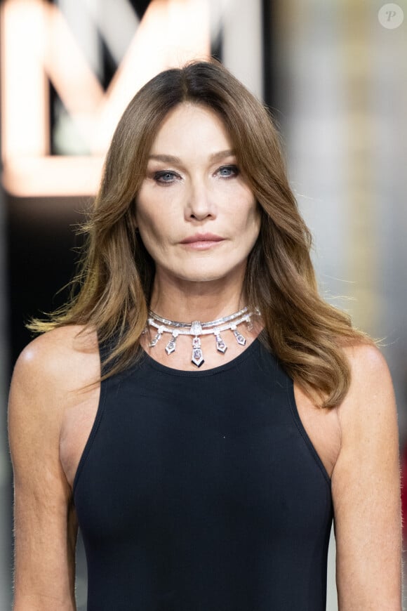 
La femme de Nicolas Sarkozy était tout simplement divine.
Carla Bruni - Défilé Messika Haute Joaillerie 2023 au Pavillon Cambon à Paris le 28 septembre 2023. Agence / Bestimage