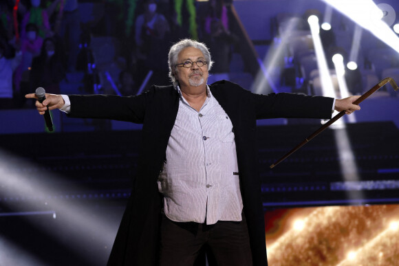 Patrick Hernandez a donc parfois besoin de l'aide d'une canne pour l'aider à avancer
Exclusif - Patrick Hernandez - Enregistrement de l'émission "Fête de la musique à Roland Garros" à Paris, diffusée sur France 2 en direct le 21 juin © Cyril Moreau / Bestimage 