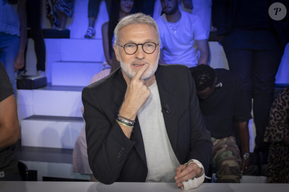 Exclusif - Laurent Ruquier sur le plateau de l'émission Touche pas à mon poste (TPMP) diffusée en direct sur C8 le 30 août 2022 et présentée par C.Hanouna. © Jack Tribeca / Bestimage