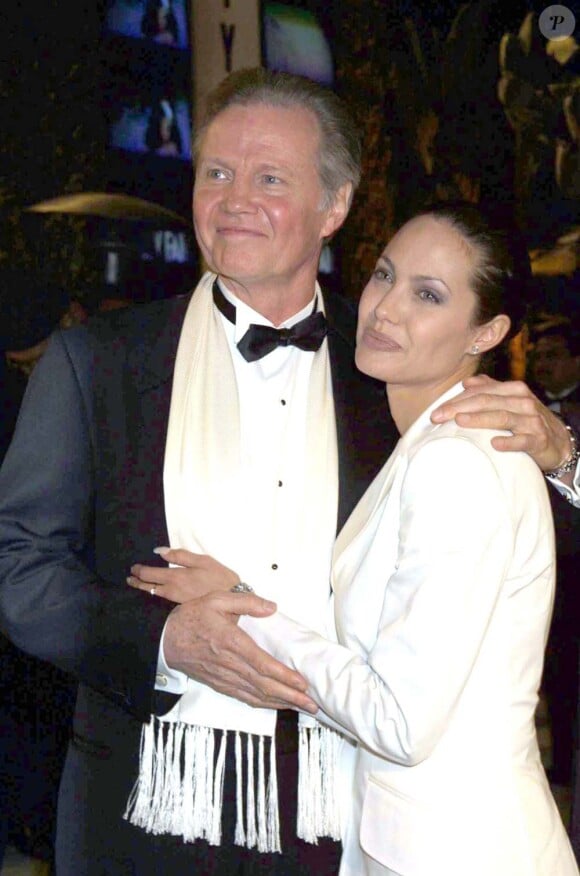 Angelina Jolie et jon voight, soirée Vanity Fair, après les Oscars, en 2001 !