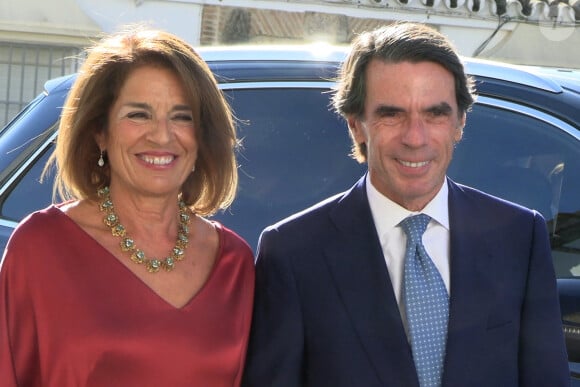 Ana Botella et José María Aznar arrivent au mariage de Javier Prado Benítez et Catalina Vereterra Gastearen le 30 septembre 2023, à la Medina Sidonia à Cadix, Espagne