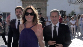 Carla Bruni Sarkozy en plein mariage avec Nicolas, un couple radieux sous le soleil d'Espagne