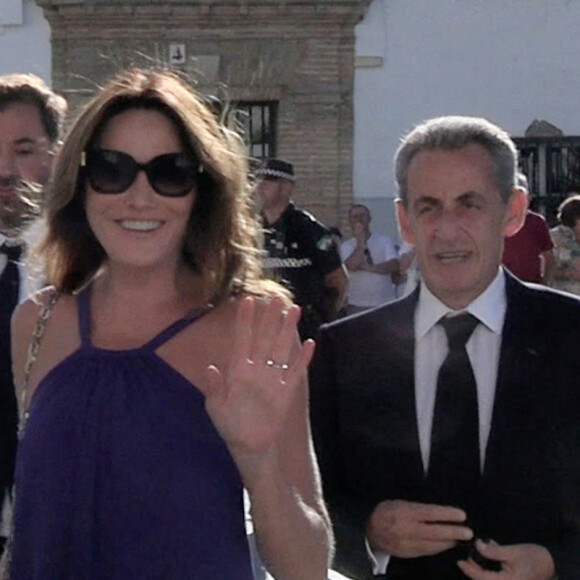 Carla Bruni et Nicolas Sarkozy étaient de mariage 
Carla Bruni et Nicolas Sarkozy arrivent au mariage de Javier Prado Benítez et Catalina Vereterra Gastearen, à la Medina Sidonia à Cadix, Espagne