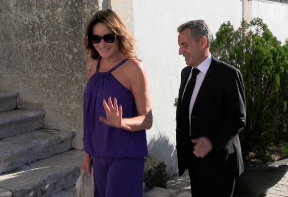 L'ex-président n'avait d'ailleurs d'yeux que pour sa femme
Carla Bruni et Nicolas Sarkozy arrivent au mariage de Javier Prado Benítez et Catalina Vereterra Gastearen le 30 septembre 2023, à la Medina Sidonia à Cadix, Espagne