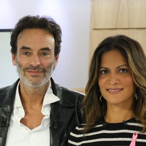 Aurélie Casse a ri devant l'image projetée à l'écran
Exclusif - Anthony Delon et Aurélie Casse lors de l'enregistrement de l'émission "C l'Hebdo" présentée par A.Casse à Paris le 29 septembre 2023. © Coadic Guirec / Bestimage 