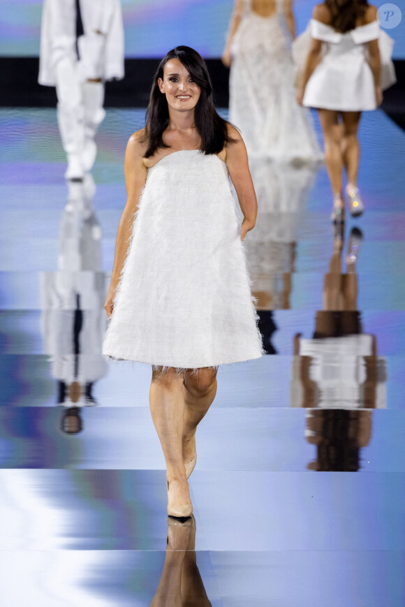 Défilé "Walk Your Worth" de L'Oréal lors de la Fashion Week sous la Tour Eiffel à Paris, le 1er octobre 2023. © Olivier Borde - Bertrand Rindorff/Bestimage