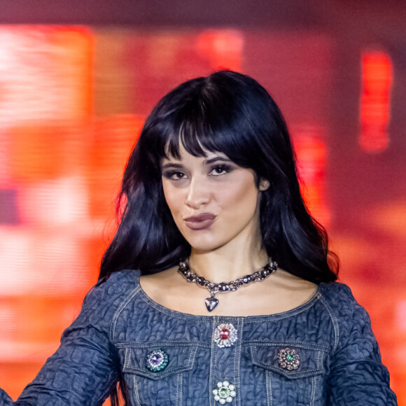 Camila Cabello - Défilé "Walk Your Worth" de L'Oréal lors de la Fashion Week sous la Tour Eiffel à Paris, le 1er octobre 2023. © Olivier Borde - Bertrand Rindorff/Bestimage