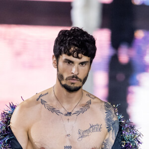 Baptiste Giabiconi - Défilé "Walk Your Worth" de L'Oréal lors de la Fashion Week sous la Tour Eiffel à Paris, le 1er octobre 2023. © Olivier Borde - Bertrand Rindorff/Bestimage