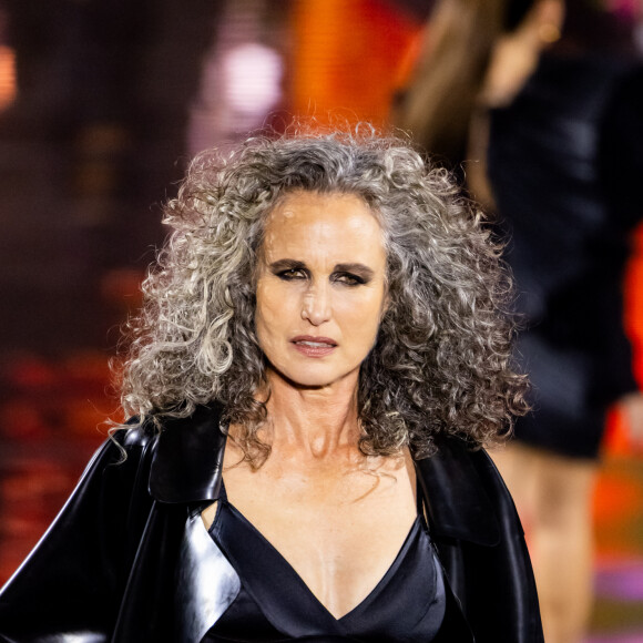 Andie MacDowell - Défilé "Walk Your Worth" de L'Oréal lors de la Fashion Week sous la Tour Eiffel à Paris, le 1er octobre 2023. © Olivier Borde - Bertrand Rindorff/Bestimage