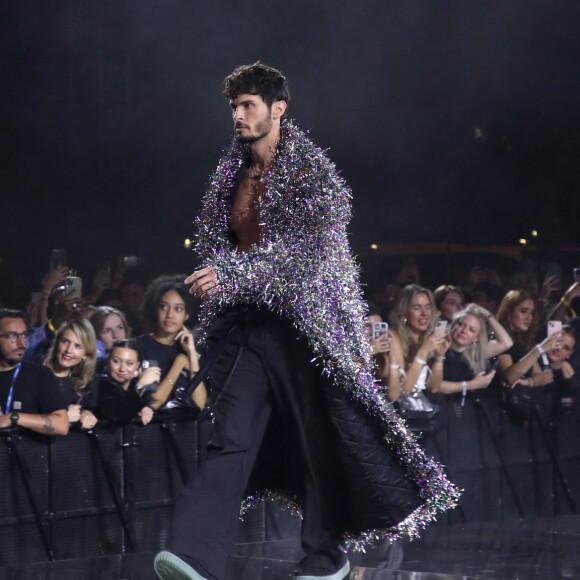 Baptiste Giabiconi - Défilé "Walk Your Worth" de L'Oréal lors de la Fashion Week sous la Tour Eiffel à Paris, le 1er octobre 2023. © Olivier Borde - Bertrand Rindorff/Bestimage