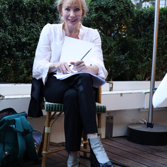 Exclusif - Julie Depardieu lors de la soirée des 90 ans du prix des Deux Magots à Paris le 25 septembre 2023. © Denis Guignebourg / Bestimage 