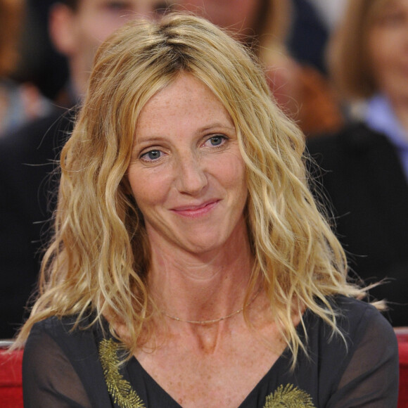 "J'ai vraiment été c**", regrettait-elle dans les pages de "Marie Claire" cet été.
Sandrine Kiberlain - Enregistrement de l'émission 'Vivement Dimanche' à Paris le 26 septembre 2012.