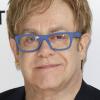 Elton John toujours aussi décalé lors du 18ème gala de la AIDS Foundation d'Elton John à l'occasion de la 82ème cérémonie des Oscars au Pacific Design Center à Los Angeles le 7 mars 2010