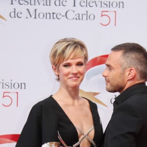Mais leur rupture était inévitable, comme l'a expliqué l'actrice.
Lorie Pester et Philippe Bas lors du Festival de la TV de Monaco en 2011
