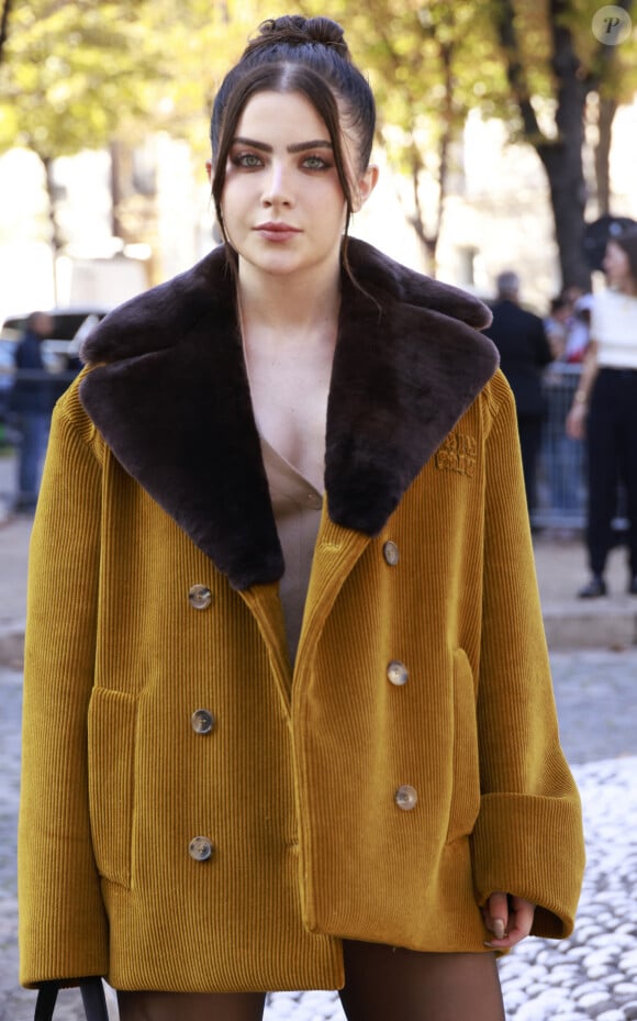 Alessandra Airo - Défilé de mode prêt-à-porter Miu Miu, printemps-été 2024, lors de la Fashion Week de Paris. Le 3 octobre 2023. © Christophe Aubert / Bestimage