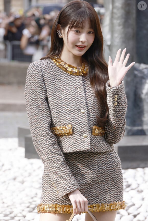 Jang Won-young - Défilé de mode prêt-à-porter Miu Miu, printemps-été 2024, lors de la Fashion Week de Paris. Le 3 octobre 2023. © Christophe Aubert / Bestimage