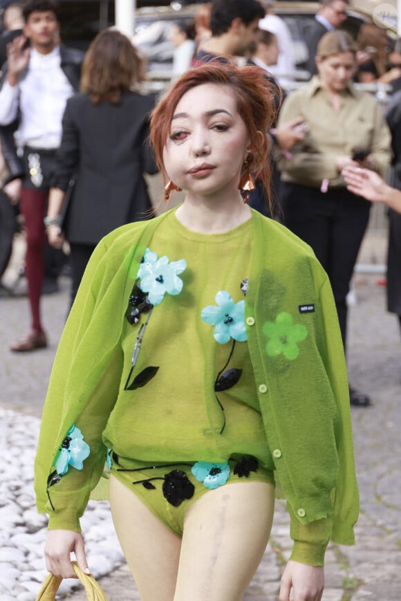 Nikki Lilly Christou - Défilé de mode prêt-à-porter Miu Miu, printemps-été 2024, lors de la Fashion Week de Paris. Le 3 octobre 2023. © Christophe Aubert / Bestimage