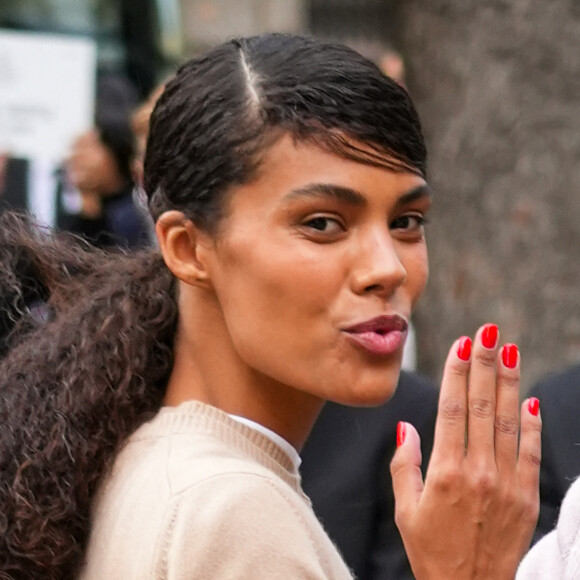 Heureusement, cette ultime journée a considérablement marqué les esprits.
Tina Kunakey - Défilé de mode prêt-à-porter Miu Miu, printemps-été 2024, lors de la Fashion Week de Paris. Le 3 octobre 2023. © Christophe Aubert / Bestimage