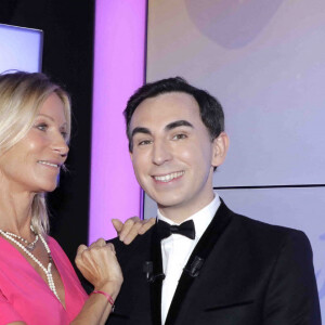 Exclusif - Jordan de Luxe et Rebecca Hampton - Jordan de Luxe pose avec ses invités lors de l'enregistrement de l'émission "Chez Jordan de Luxe" à Paris, le 26 septembre 2023. © Cédric Perrin / Bestimage