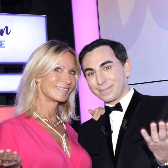 Exclusif - Jordan de Luxe et Rebecca Hampton - Jordan de Luxe pose avec ses invités lors de l'enregistrement de l'émission "Chez Jordan de Luxe" à Paris, le 26 septembre 2023. © Cédric Perrin / Bestimage