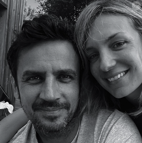 Ils ont décidé de se redonner une chance !
Clémentine Sarlat annonce être de nouveau en couple avec son mari Clément Marienval. Instagram