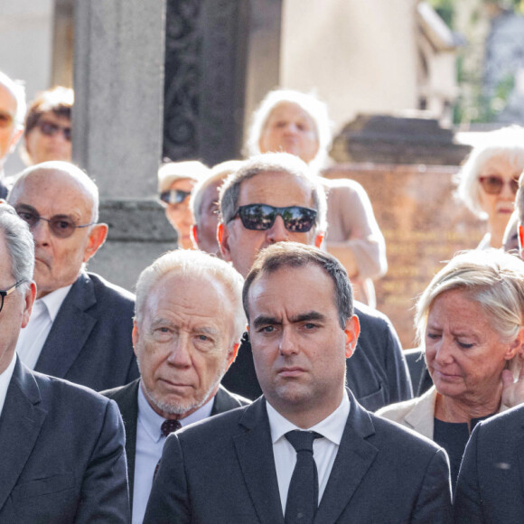 Xavier Bertrand, Richard Ferrand, Sébastien Lecornu, ministre des Armées, Sophie Cluzel, Gabriel Attal ministre de l'Éducation nationale et de la Jeunesse, Léa Salamé - Obsèques de Jean-Pierre Elkabbach au cimetière du Montparnasse de Paris, le 6 octobre 2023. © Christophe Clovis/Bestimage