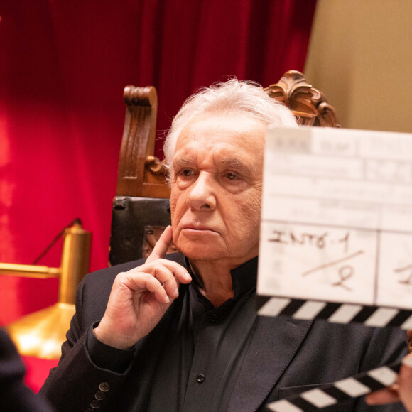 "Je n'ai pas envie de me lever, de m'habiller pour aller diner. Je préfère regarder la télé."
Exclusif - Michel Sardou - Enregistrement de l'émission "Le Grand Restaurant" à Paris. © Philippe Leroux / Bestimage