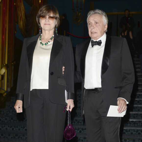 Il a également raconté qu'elle accepte son "coté ours".
Michel Sardou et sa femme Anne-Marie Périer - La 26e nuit des Molières aux Folies Bergère à Paris, le 2 juin 2014.