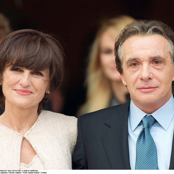 "C'est ma femme (Anne-Marie Périer) qui a décidé", vient-il d'expliquer à propos de son retour.
Michel Sardou et Anne-Marie Périer se marient à Neuilly Sur Seine.