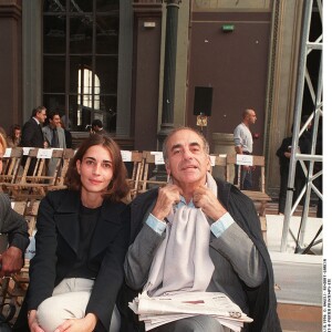 Jean-Pierre Elkabbach et sa fille Emmanuelle Bach - Défilé de mode Nino Cerruti à Paris. 1997.
