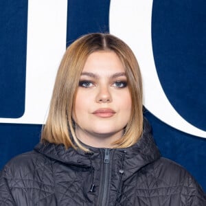 "J’avais hyper envie de passer mes journées à parler et à être payée 5 000 euros par mois pour parler”, se justifiait celle qui assure pourtant n'avoir aucun regret aujourd'hui. 
La chanteuse Louane Emera - Photocall du défilé Christian Dior prêt-à-porter automne-hiver 2023/2024 lors de la Fashion Week de Paris (PFW), au jardin des Tuileries à Paris, France, le 28 février 2023.