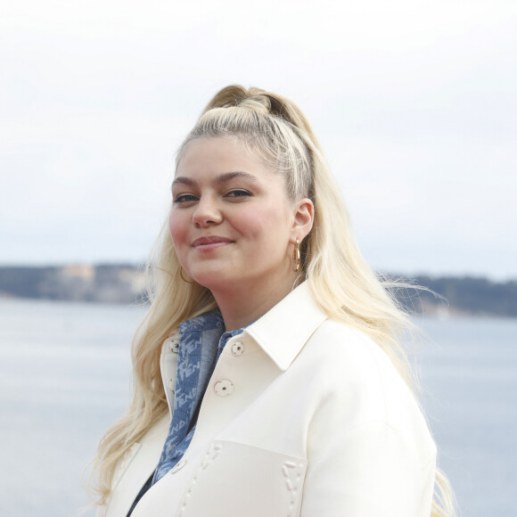 Louane Emera - Photocall de la série "Visions" lors de la 5ème saison du festival International des Séries "Canneseries" à Cannes, France, le 3 avril 2022.