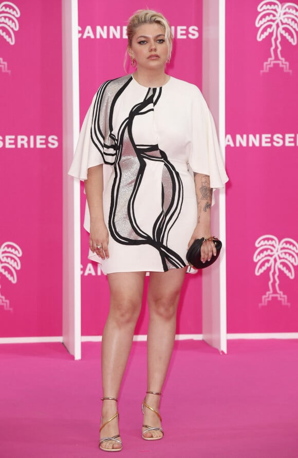 Louane Emera de la série VISIONS CANNESERIES SAISON 5 au Palais des Festivals et des Congrès de Cannes, dimanche 3 avril 2022.