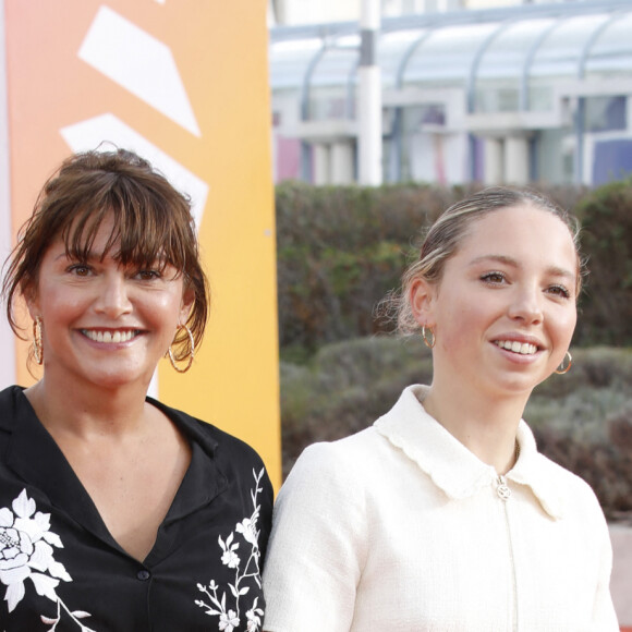 Emma de Caunes et Nina - Arrivées à la première du film "Blonde" lors de la 48ème édition du festival du film américain de Deauville le 9 septembre 2022. © Denis Guignebourg / Bestimage