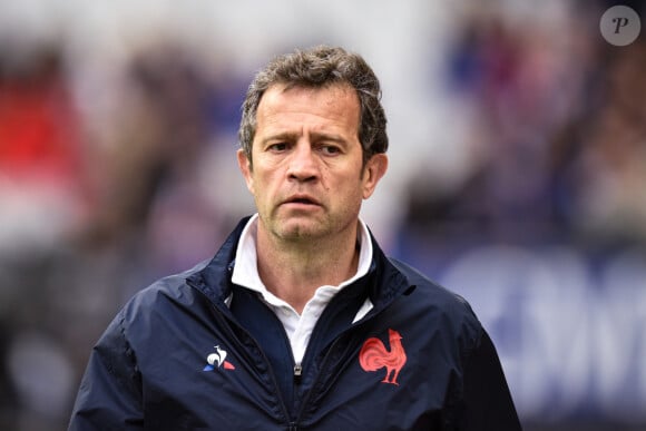 Le sélectionneur des Bleus a déjà expliqué le choix de cette paire de lunettes
Fabien Galthié - L'équipe de France de rugby bat l'Italie (35 - 22) lors du tournoi des Six Nations au stade de France à Saint-Denis, le 9 février 2020. © Federico Pestellini / Panoramic / Bestimage.