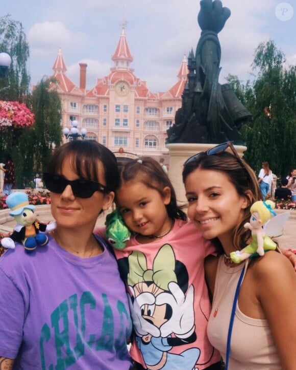 Alizée en famille à Disneyland Paris. Le 5 juillet 2023.