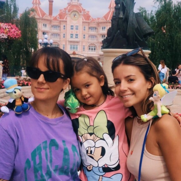 Alizée en famille à Disneyland Paris. Le 5 juillet 2023.