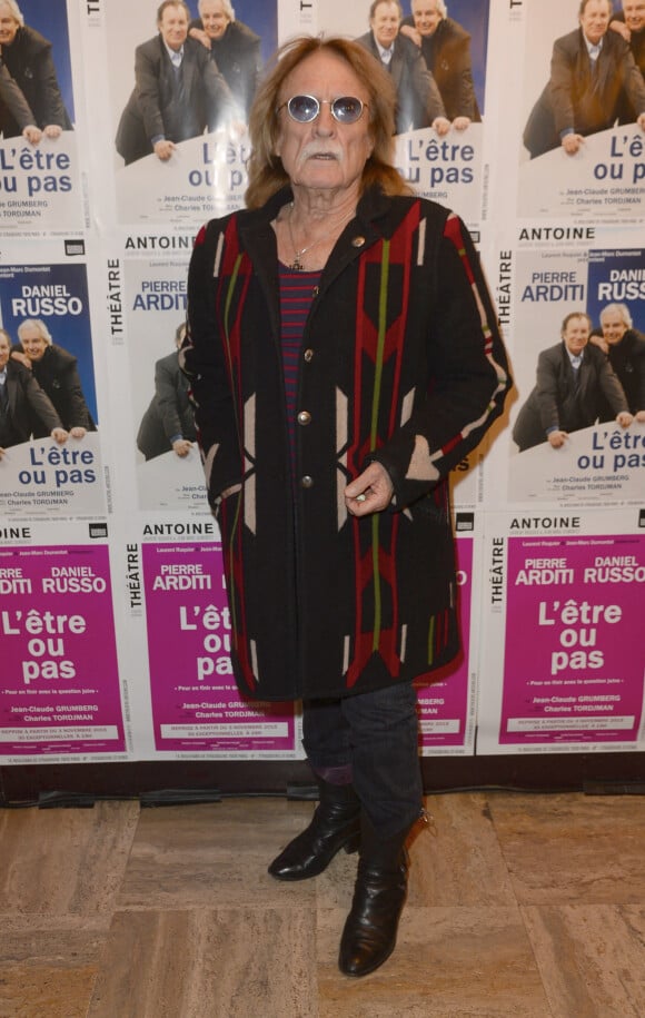 Le chanteur Christophe (Daniel Bevilacqua) - Photocall de la générale de la pièce "L'être ou pas" au Théâtre Antoine à Paris le 21 mars 2016. © Coadic Guirec/Bestimage