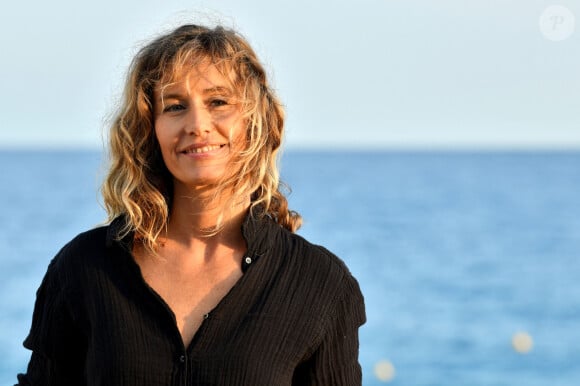 Elle a tout de meme reconnu, dans les pages d'ELLE, que c'était "tentant".
Cécile de France sur la Promenade des Anglais à Nice, le 5 octobre 2023, durant la quatrième journée de la 5eme édition du festival Cinéroman pour le film "BONNARD Pierre et Marthe" réalisé par Martin Provost. . © Bruno Bebert/Bestimage