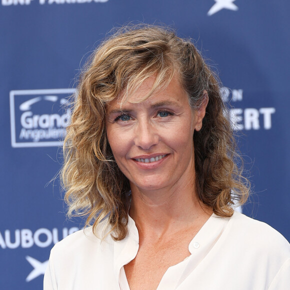 Cécile de France sur le tapis bleu de la 16ème édition du festival du film francophone de Angoulême le 23 août 2023. © Coadic Guirec / Bestimage 