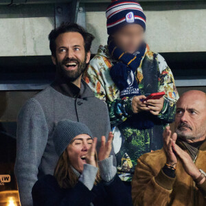 Ils étaient à fond pour encourager les Bleus ! 
Benjamin Millepied et son fils Aleph - People des les tribunes de la coupe du Monde de Rugby France 2023 - Match de quart de finale "France-Afrique du Sud (28-29)" au Stade de France à Saint-Denis 15 octobre 2023. Moreau-Jacovides/Bestimage 