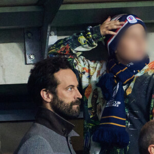 Benjamin Millepied et son fils Aleph - People des les tribunes de la coupe du Monde de Rugby France 2023 - Match de quart de finale "France-Afrique du Sud (28-29)" au Stade de France à Saint-Denis 15 octobre 2023. Moreau-Jacovides/Bestimage 