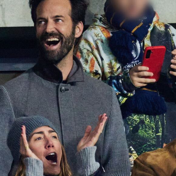 Benjamin Millepied et son fils Aleph - People des les tribunes de la coupe du Monde de Rugby France 2023 - Match de quart de finale "France-Afrique du Sud (28-29)" au Stade de France à Saint-Denis 15 octobre 2023. Moreau-Jacovides/Bestimage 