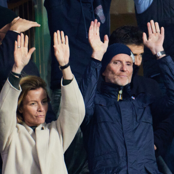 Denis Brogniart et sa femme Hortense - People des les tribunes de la coupe du Monde de Rugby France 2023 - Match de quart de finale "France-Afrique du Sud (28-29)" au Stade de France à Saint-Denis 15 octobre 2023. © Moreau-Jacovides/Bestimage